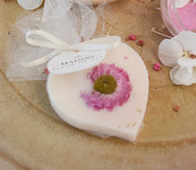 Carica l'immagine nel visualizzatore di Gallery, Cialda cuore profumata