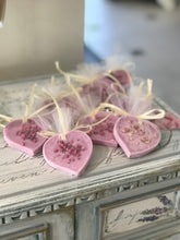 Carica l'immagine nel visualizzatore di Gallery, Cialda cuore profumata